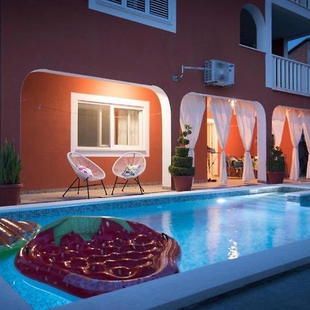 Villa J&J Apartments Residence With Swimming Pool 珀德垂那 外观 照片