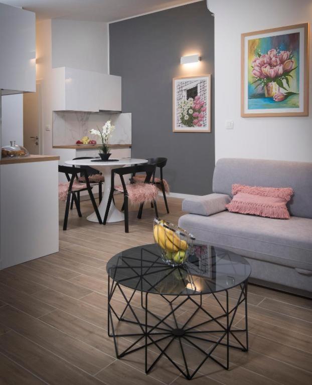 Villa J&J Apartments Residence With Swimming Pool 珀德垂那 外观 照片