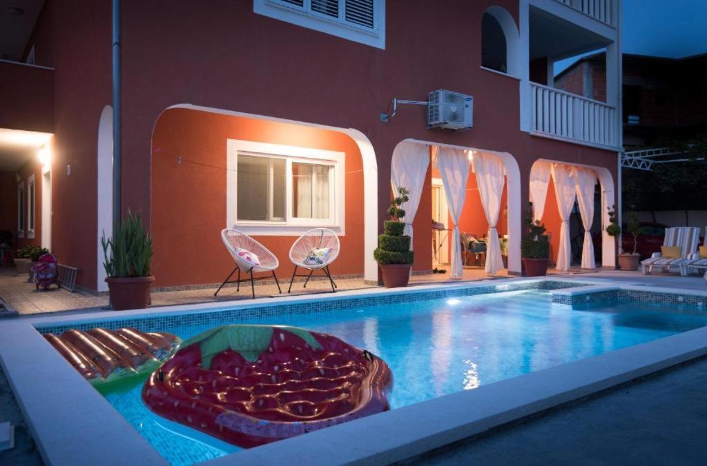 Villa J&J Apartments Residence With Swimming Pool 珀德垂那 外观 照片