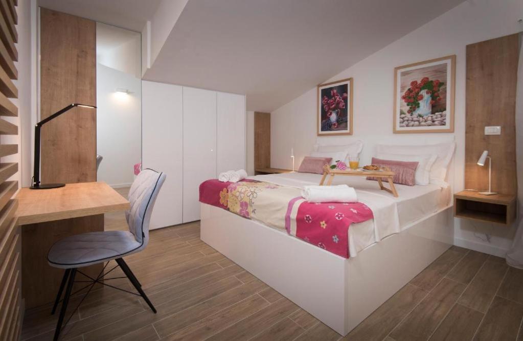 Villa J&J Apartments Residence With Swimming Pool 珀德垂那 外观 照片