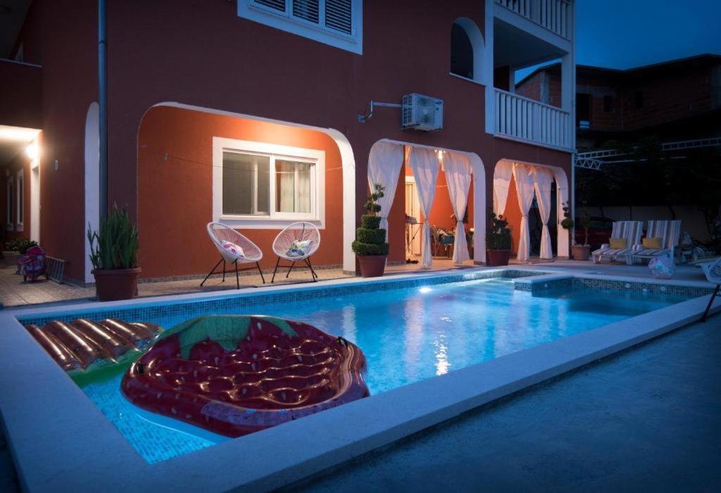 Villa J&J Apartments Residence With Swimming Pool 珀德垂那 外观 照片