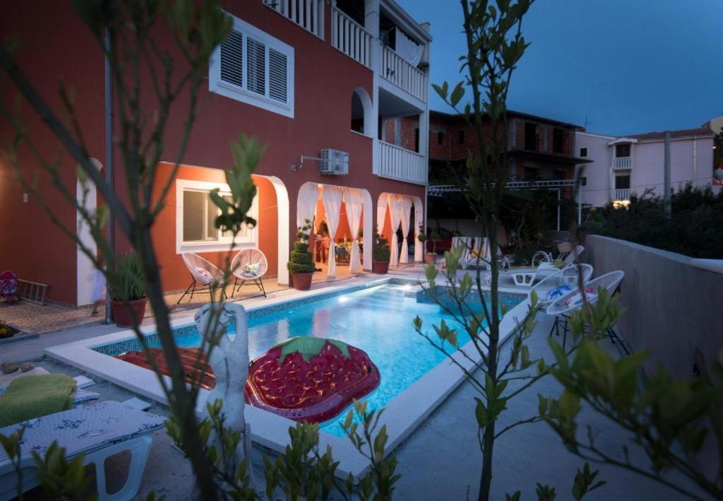 Villa J&J Apartments Residence With Swimming Pool 珀德垂那 外观 照片