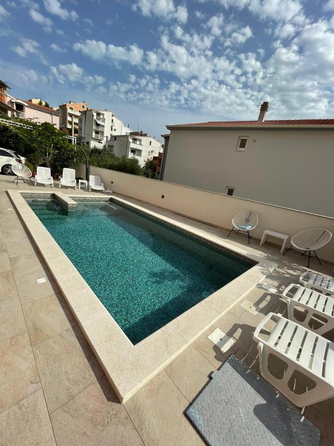 Villa J&J Apartments Residence With Swimming Pool 珀德垂那 外观 照片