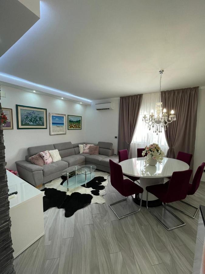 Villa J&J Apartments Residence With Swimming Pool 珀德垂那 外观 照片