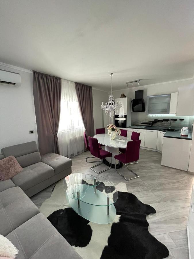 Villa J&J Apartments Residence With Swimming Pool 珀德垂那 外观 照片