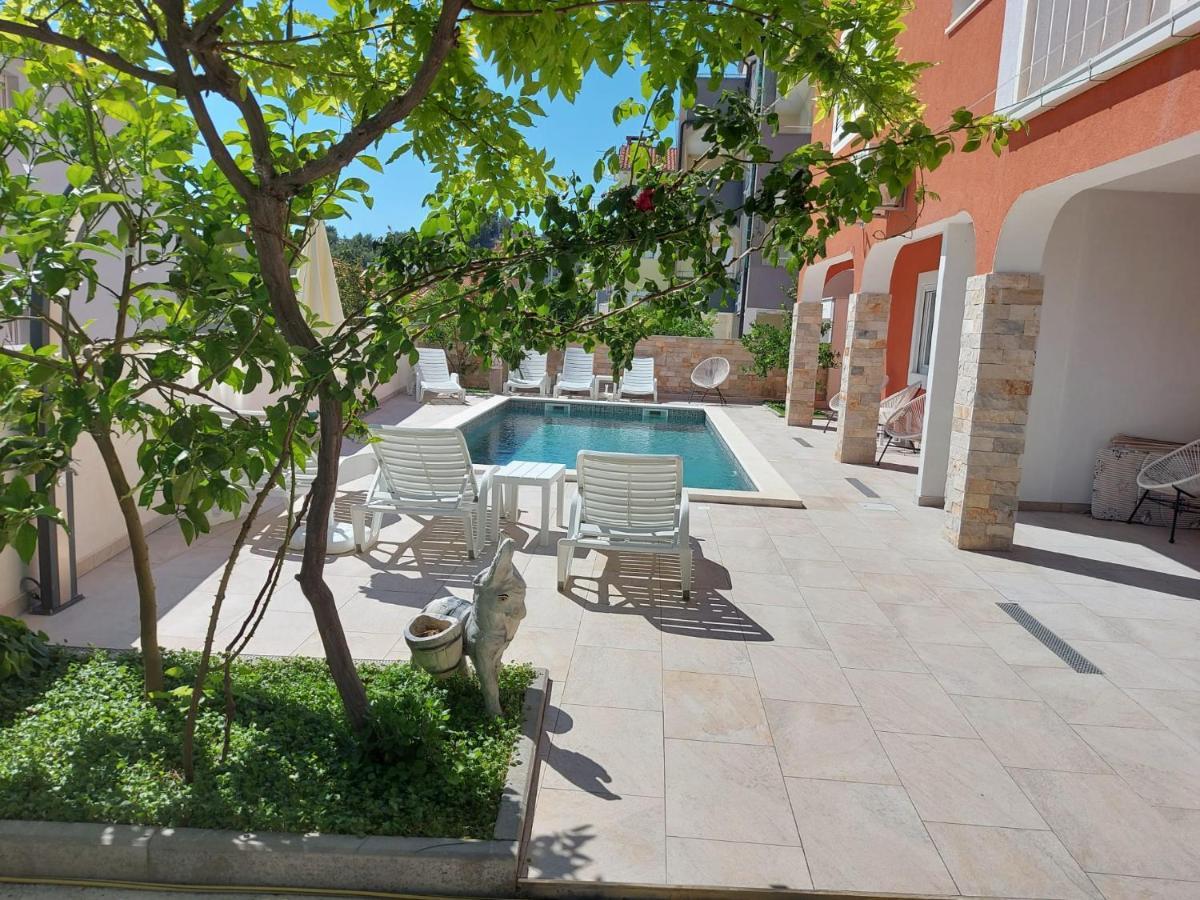 Villa J&J Apartments Residence With Swimming Pool 珀德垂那 外观 照片