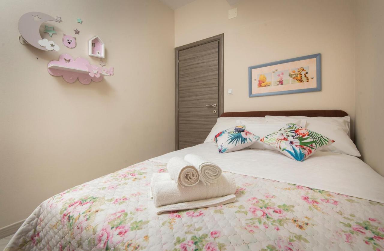 Villa J&J Apartments Residence With Swimming Pool 珀德垂那 外观 照片