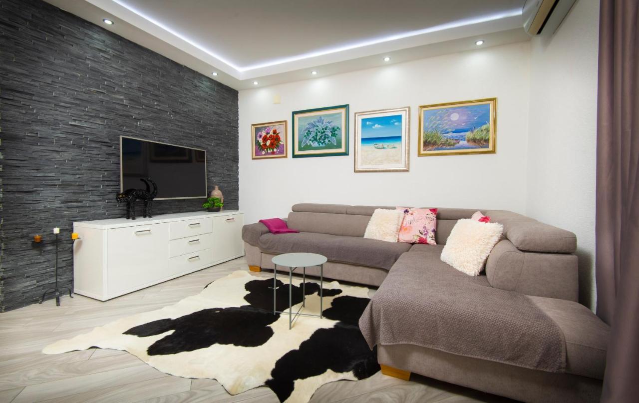 Villa J&J Apartments Residence With Swimming Pool 珀德垂那 外观 照片