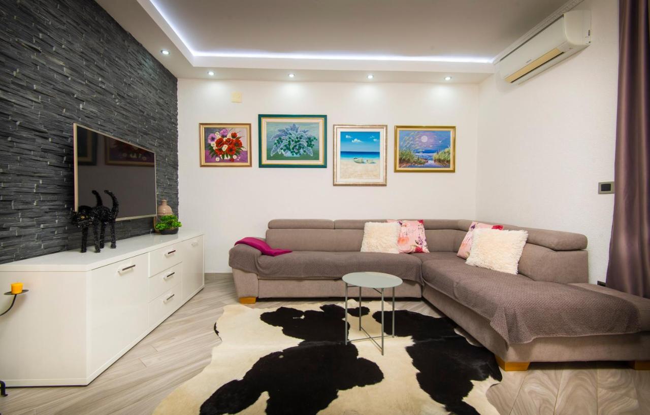 Villa J&J Apartments Residence With Swimming Pool 珀德垂那 外观 照片