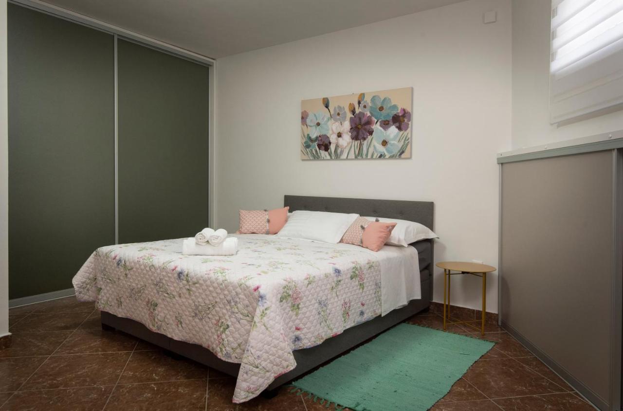 Villa J&J Apartments Residence With Swimming Pool 珀德垂那 外观 照片
