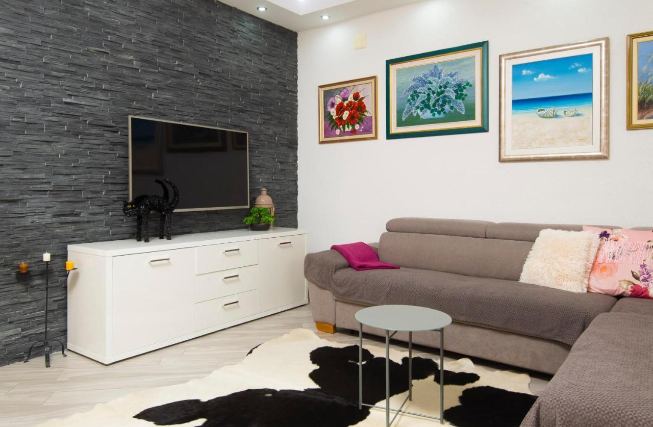 Villa J&J Apartments Residence With Swimming Pool 珀德垂那 外观 照片